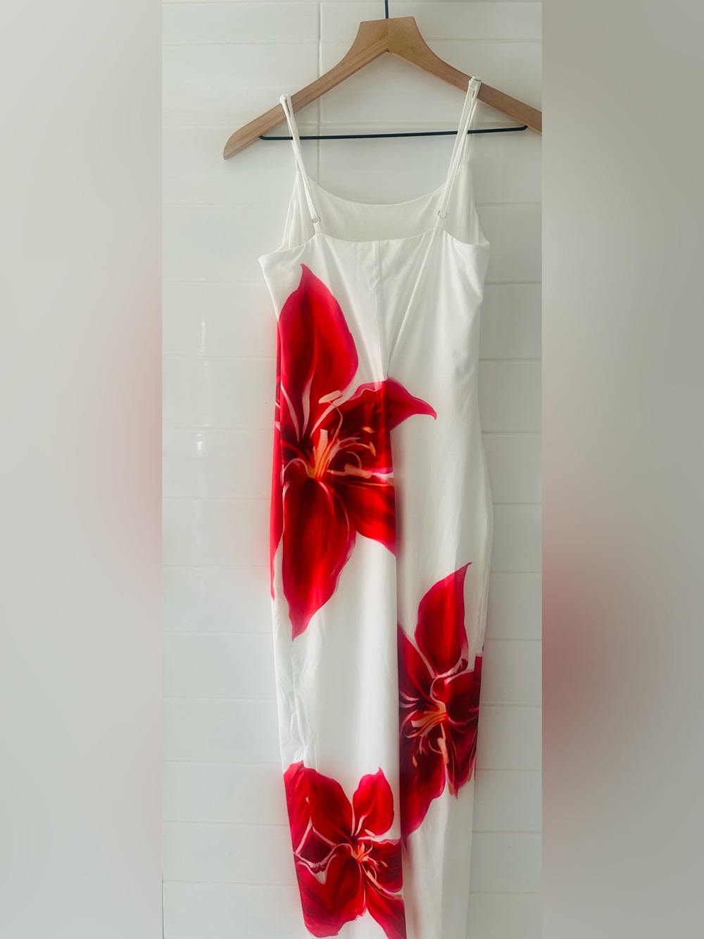 Zesica White Maxi Hibiscus Slip Dress with Red Floral - Picture 4 of 7